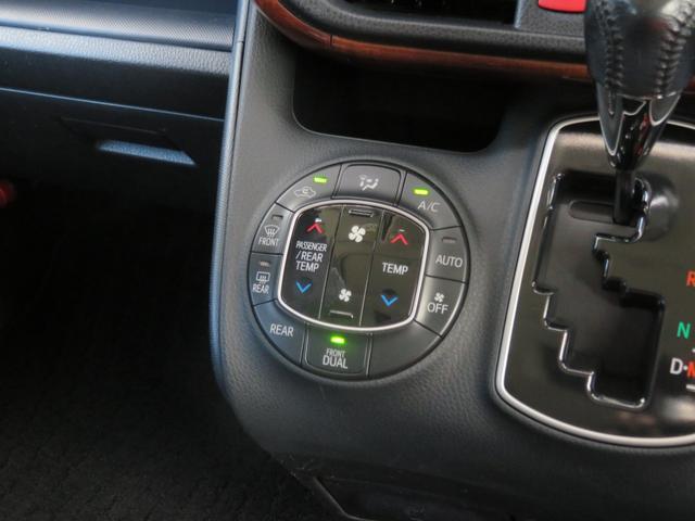 ヴォクシー ＺＳ　サンルーフ　両側電動スライド　９型ナビＴＶ　バックカメラ　１０．２型後席モニター　ＥＴＣ　ＣＤ／ＤＶＤ再生　Ｂｌｕｅｔｏｏｔｈ接続　７人乗り　３列シート　１６ＡＷ　ウォークスルー　ＬＥＤヘッドライトＵ（38枚目）