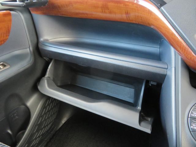 ヴォクシー ＺＳ　サンルーフ　両側電動スライド　９型ナビＴＶ　バックカメラ　１０．２型後席モニター　ＥＴＣ　ＣＤ／ＤＶＤ再生　Ｂｌｕｅｔｏｏｔｈ接続　７人乗り　３列シート　１６ＡＷ　ウォークスルー　ＬＥＤヘッドライトＵ（41枚目）