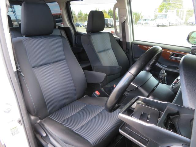 ヴォクシー ＺＳ　サンルーフ　両側電動スライド　９型ナビＴＶ　バックカメラ　１０．２型後席モニター　ＥＴＣ　ＣＤ／ＤＶＤ再生　Ｂｌｕｅｔｏｏｔｈ接続　７人乗り　３列シート　１６ＡＷ　ウォークスルー　ＬＥＤヘッドライトＵ（47枚目）