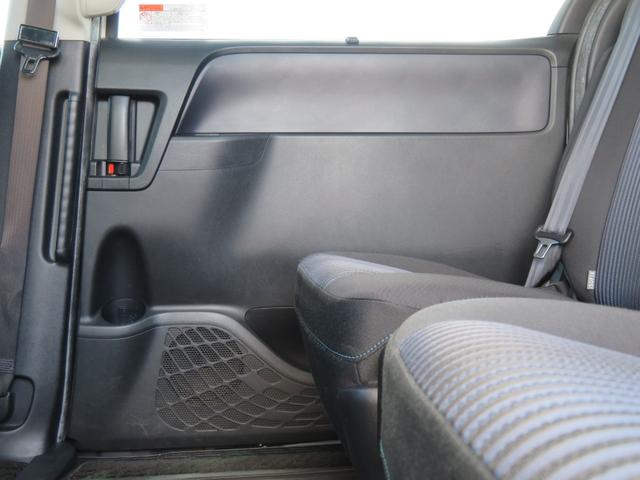 ヴォクシー ＺＳ　サンルーフ　両側電動スライド　９型ナビＴＶ　バックカメラ　１０．２型後席モニター　ＥＴＣ　ＣＤ／ＤＶＤ再生　Ｂｌｕｅｔｏｏｔｈ接続　７人乗り　３列シート　１６ＡＷ　ウォークスルー　ＬＥＤヘッドライトＵ（57枚目）