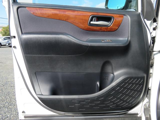 ヴォクシー ＺＳ　サンルーフ　両側電動スライド　９型ナビＴＶ　バックカメラ　１０．２型後席モニター　ＥＴＣ　ＣＤ／ＤＶＤ再生　Ｂｌｕｅｔｏｏｔｈ接続　７人乗り　３列シート　１６ＡＷ　ウォークスルー　ＬＥＤヘッドライトＵ（58枚目）