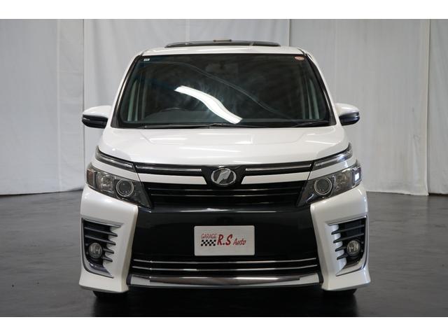 ヴォクシー ＺＳ　サンルーフ　両側電動スライド　９型ナビＴＶ　バックカメラ　１０．２型後席モニター　ＥＴＣ　ＣＤ／ＤＶＤ再生　Ｂｌｕｅｔｏｏｔｈ接続　７人乗り　３列シート　１６ＡＷ　ウォークスルー　ＬＥＤヘッドライトＵ（62枚目）