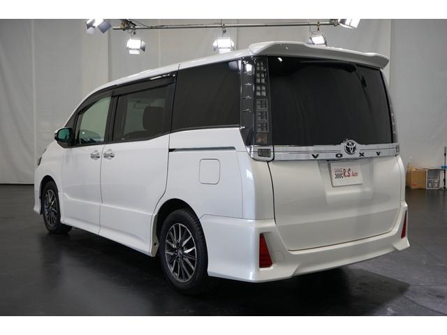 ヴォクシー ＺＳ　サンルーフ　両側電動スライド　９型ナビＴＶ　バックカメラ　１０．２型後席モニター　ＥＴＣ　ＣＤ／ＤＶＤ再生　Ｂｌｕｅｔｏｏｔｈ接続　７人乗り　３列シート　１６ＡＷ　ウォークスルー　ＬＥＤヘッドライトＵ（69枚目）