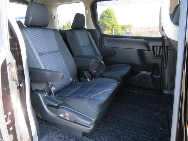 ヴォクシー ＺＳ　煌ＩＩ　禁煙車　ワンオーナー　両側電動スライド　９型ナビＴＶ　バックカメラ　７人乗り　１２．１型フリップダウン　プリクラッシュ　ＥＴＣ　ＣＤ／ＤＶＤ　Ｂｌｕｅｔｏｏｔｈ接続　フルセグ　アイドリングストップ　Ｕ（49枚目）