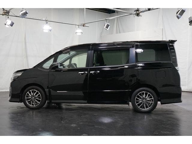 ヴォクシー ＺＳ　煌ＩＩ　禁煙車　ワンオーナー　両側電動スライド　９型ナビＴＶ　バックカメラ　７人乗り　１２．１型フリップダウン　プリクラッシュ　ＥＴＣ　ＣＤ／ＤＶＤ　Ｂｌｕｅｔｏｏｔｈ接続　フルセグ　アイドリングストップ　Ｕ（64枚目）