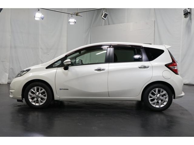 ノート e-パワー X ハイブリッド 禁煙車 後期型 TVナビ 全方位カメラ 点検記録簿 エマージェンシーブレーキ レーンアシスト LEDヘッド オートライト スマートキー ETC フルセグ CD DVD Bluetooth接続 15AW(13枚目)