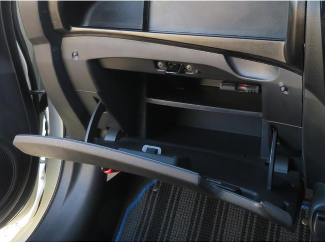 ノート e-パワー X ハイブリッド 禁煙車 後期型 TVナビ 全方位カメラ 点検記録簿 エマージェンシーブレーキ レーンアシスト LEDヘッド オートライト スマートキー ETC フルセグ CD DVD Bluetooth接続 15AW(40枚目)