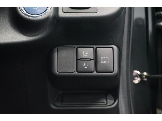 アクア Ｇブラックソフトレザーセレクション　ハイブリッド　禁煙車　中期型　黒革シート　スマートキー　ＴＶナビ　バックカメラ　プリクラッシュセーフティ　クルーズコントロール　ＥＴＣ　アイドリングストップ　ＣＤ／ＤＶＤ再生　Ｂｌｕｅｔｏｏｔｈ接続　シートヒーター（5枚目）