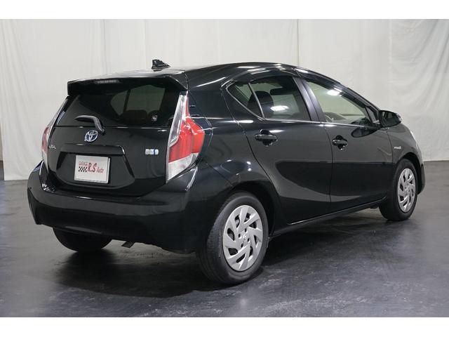 アクア Ｇブラックソフトレザーセレクション　ハイブリッド　禁煙車　中期型　黒革シート　スマートキー　ＴＶナビ　バックカメラ　プリクラッシュセーフティ　クルーズコントロール　ＥＴＣ　アイドリングストップ　ＣＤ／ＤＶＤ再生　Ｂｌｕｅｔｏｏｔｈ接続　シートヒーター（8枚目）