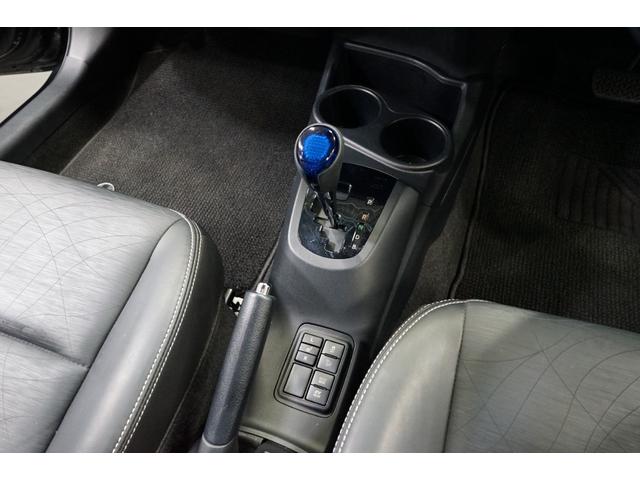 アクア Ｇブラックソフトレザーセレクション　ハイブリッド　禁煙車　中期型　黒革シート　スマートキー　ＴＶナビ　バックカメラ　プリクラッシュセーフティ　クルーズコントロール　ＥＴＣ　アイドリングストップ　ＣＤ／ＤＶＤ再生　Ｂｌｕｅｔｏｏｔｈ接続　シートヒーター（11枚目）