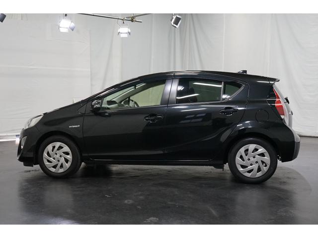 アクア Ｇブラックソフトレザーセレクション　ハイブリッド　禁煙車　中期型　黒革シート　スマートキー　ＴＶナビ　バックカメラ　プリクラッシュセーフティ　クルーズコントロール　ＥＴＣ　アイドリングストップ　ＣＤ／ＤＶＤ再生　Ｂｌｕｅｔｏｏｔｈ接続　シートヒーター（13枚目）