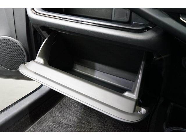 アクア Ｇブラックソフトレザーセレクション　ハイブリッド　禁煙車　中期型　黒革シート　スマートキー　ＴＶナビ　バックカメラ　プリクラッシュセーフティ　クルーズコントロール　ＥＴＣ　アイドリングストップ　ＣＤ／ＤＶＤ再生　Ｂｌｕｅｔｏｏｔｈ接続　シートヒーター（41枚目）