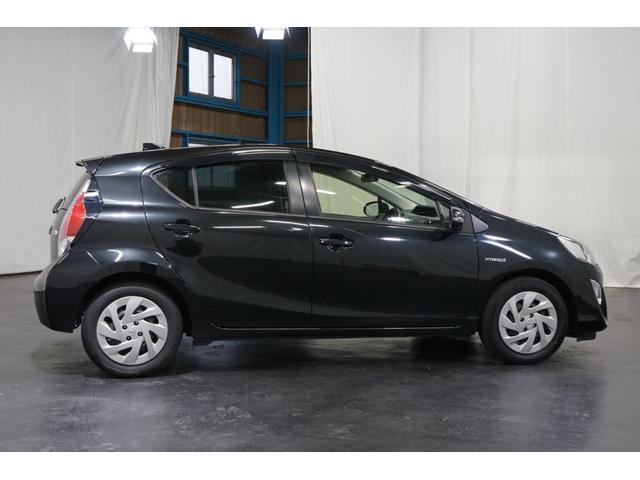 アクア Ｇブラックソフトレザーセレクション　ハイブリッド　禁煙車　中期型　黒革シート　スマートキー　ＴＶナビ　バックカメラ　プリクラッシュセーフティ　クルーズコントロール　ＥＴＣ　アイドリングストップ　ＣＤ／ＤＶＤ再生　Ｂｌｕｅｔｏｏｔｈ接続　シートヒーター（65枚目）