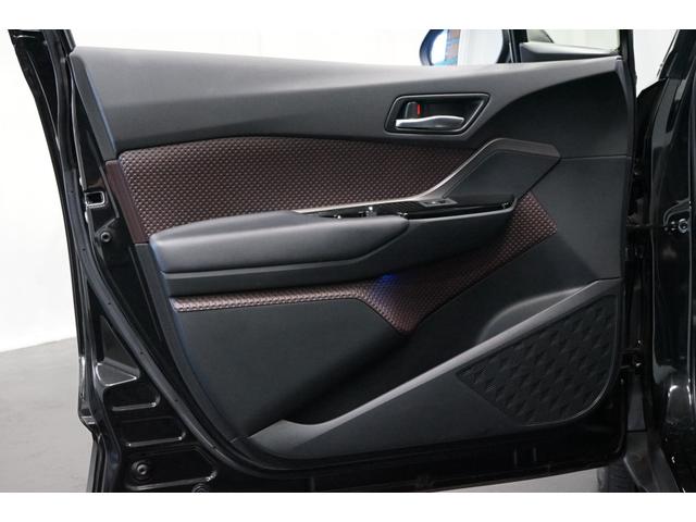 C-HR ハイブリッドG ワンオーナー車 禁煙車 7型ナビTV バックカメラ 衝突軽減ブレーキ ETC レーダークルーズ ハーフレザー スマートキー フルセグTV CD/DVD Bluetooth接続 シーケンシャルウィンカー(57枚目)