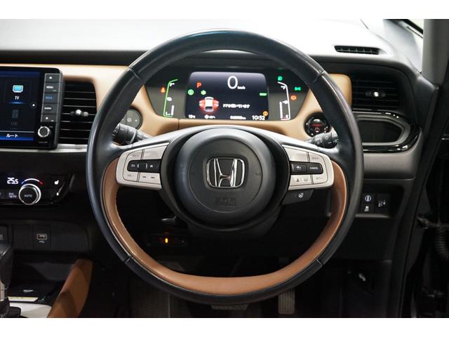 フィット ｅ：ＨＥＶリュクス　禁煙車　ホンダセンシング　Ｇａｔｈｅｒｓ製９インチナビ　バックカメラ　衝突軽減　レーダークルーズ　ハーフレザー　スマートキー　ＥＴＣ　フルセグＴＶ　ＣＤ／ＤＶＤ再生　Ｂｌｕｅｔｏｏｔｈ接続　点検記録簿（9枚目）