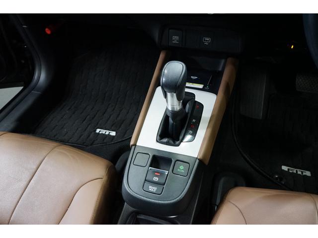 フィット ｅ：ＨＥＶリュクス　禁煙車　ホンダセンシング　Ｇａｔｈｅｒｓ製９インチナビ　バックカメラ　衝突軽減　レーダークルーズ　ハーフレザー　スマートキー　ＥＴＣ　フルセグＴＶ　ＣＤ／ＤＶＤ再生　Ｂｌｕｅｔｏｏｔｈ接続　点検記録簿（38枚目）