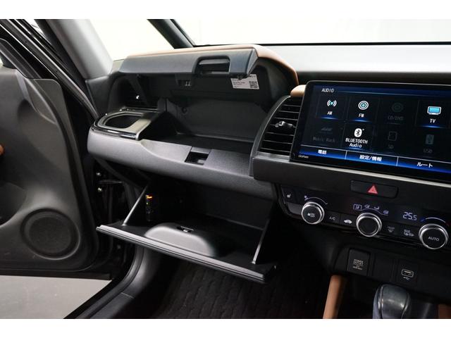 フィット ｅ：ＨＥＶリュクス　禁煙車　ホンダセンシング　Ｇａｔｈｅｒｓ製９インチナビ　バックカメラ　衝突軽減　レーダークルーズ　ハーフレザー　スマートキー　ＥＴＣ　フルセグＴＶ　ＣＤ／ＤＶＤ再生　Ｂｌｕｅｔｏｏｔｈ接続　点検記録簿（40枚目）