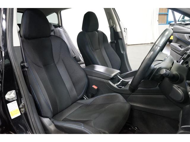 �V�[�g�͉���̖ڗ����ɂ����u���b�N�̃V�[�g�ɂȂ��Ă��܂��B�Z���^�[�A�[�����X�g������A���������邱�Ƃ��ł��܂��B�A�[�����X�g�͊W���J����Ǝ��[�ɂȂ��Ă���̂ŁA������Ƃ��������ł���Ύ��[�\�ł��B