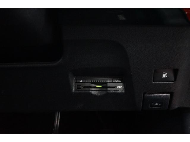プリウス Sツーリングセレクション 禁煙車 HV車 点検記録簿 黒革シート 7インチナビTV バックカメラ 純正17AW ETC車載器 シートヒーター搭載 CD/DVD再生 Bluetooth接続 アイドリングストップ機能 オートライト(6枚目)