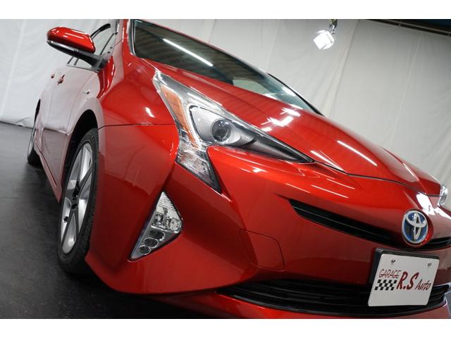 プリウス Sツーリングセレクション 禁煙車 HV車 点検記録簿 黒革シート 7インチナビTV バックカメラ 純正17AW ETC車載器 シートヒーター搭載 CD/DVD再生 Bluetooth接続 アイドリングストップ機能 オートライト(18枚目)