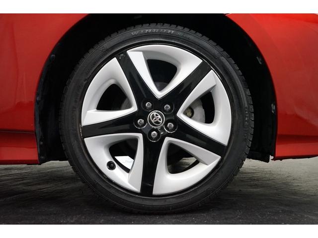 プリウス Sツーリングセレクション 禁煙車 HV車 点検記録簿 黒革シート 7インチナビTV バックカメラ 純正17AW ETC車載器 シートヒーター搭載 CD/DVD再生 Bluetooth接続 アイドリングストップ機能 オートライト(23枚目)