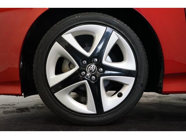 プリウス Sツーリングセレクション 禁煙車 HV車 点検記録簿 黒革シート 7インチナビTV バックカメラ 純正17AW ETC車載器 シートヒーター搭載 CD/DVD再生 Bluetooth接続 アイドリングストップ機能 オートライト(24枚目)