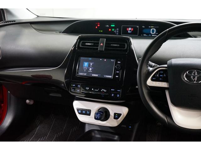 プリウス Sツーリングセレクション 禁煙車 HV車 点検記録簿 黒革シート 7インチナビTV バックカメラ 純正17AW ETC車載器 シートヒーター搭載 CD/DVD再生 Bluetooth接続 アイドリングストップ機能 オートライト(32枚目)