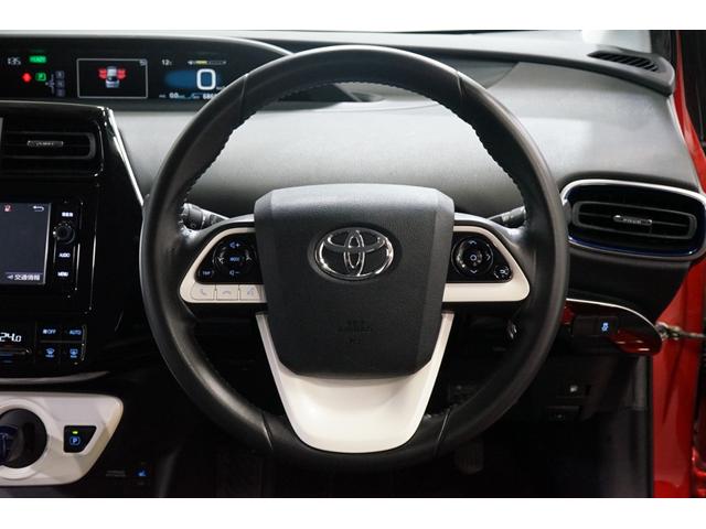 プリウス Sツーリングセレクション 禁煙車 HV車 点検記録簿 黒革シート 7インチナビTV バックカメラ 純正17AW ETC車載器 シートヒーター搭載 CD/DVD再生 Bluetooth接続 アイドリングストップ機能 オートライト(33枚目)