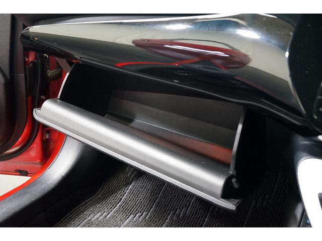 プリウス Sツーリングセレクション 禁煙車 HV車 点検記録簿 黒革シート 7インチナビTV バックカメラ 純正17AW ETC車載器 シートヒーター搭載 CD/DVD再生 Bluetooth接続 アイドリングストップ機能 オートライト(41枚目)