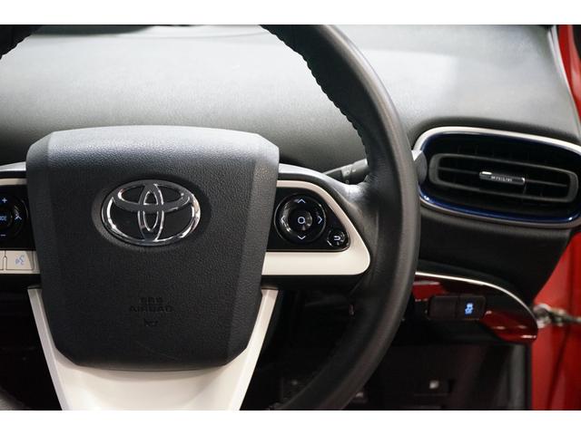 プリウス Sツーリングセレクション 禁煙車 HV車 点検記録簿 黒革シート 7インチナビTV バックカメラ 純正17AW ETC車載器 シートヒーター搭載 CD/DVD再生 Bluetooth接続 アイドリングストップ機能 オートライト(43枚目)