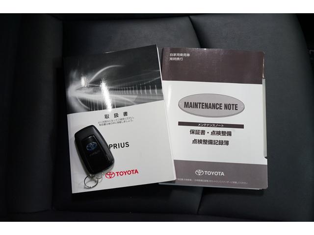 プリウス Sツーリングセレクション 禁煙車 HV車 点検記録簿 黒革シート 7インチナビTV バックカメラ 純正17AW ETC車載器 シートヒーター搭載 CD/DVD再生 Bluetooth接続 アイドリングストップ機能 オートライト(46枚目)