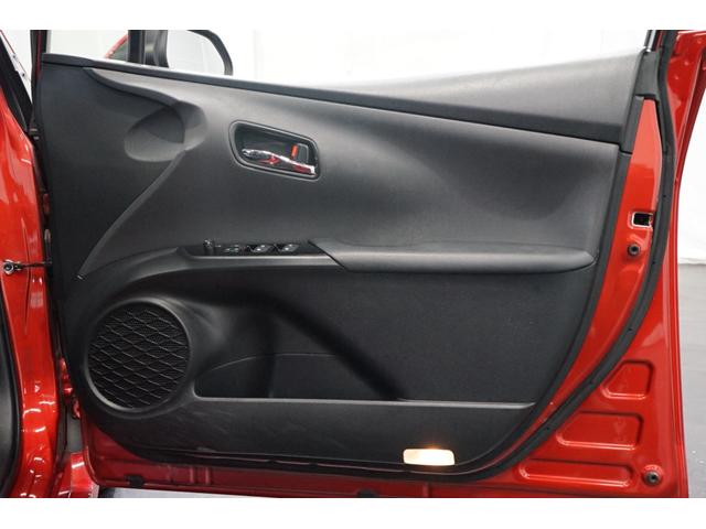 プリウス Sツーリングセレクション 禁煙車 HV車 点検記録簿 黒革シート 7インチナビTV バックカメラ 純正17AW ETC車載器 シートヒーター搭載 CD/DVD再生 Bluetooth接続 アイドリングストップ機能 オートライト(55枚目)