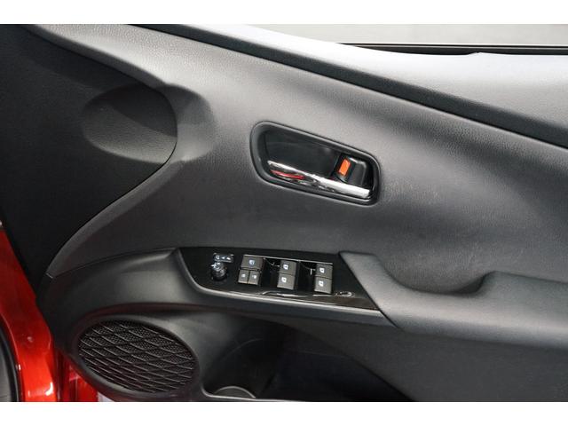 プリウス Sツーリングセレクション 禁煙車 HV車 点検記録簿 黒革シート 7インチナビTV バックカメラ 純正17AW ETC車載器 シートヒーター搭載 CD/DVD再生 Bluetooth接続 アイドリングストップ機能 オートライト(56枚目)