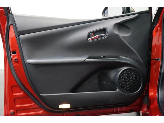 プリウス Sツーリングセレクション 禁煙車 HV車 点検記録簿 黒革シート 7インチナビTV バックカメラ 純正17AW ETC車載器 シートヒーター搭載 CD/DVD再生 Bluetooth接続 アイドリングストップ機能 オートライト(58枚目)