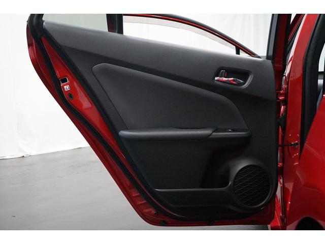 プリウス Sツーリングセレクション 禁煙車 HV車 点検記録簿 黒革シート 7インチナビTV バックカメラ 純正17AW ETC車載器 シートヒーター搭載 CD/DVD再生 Bluetooth接続 アイドリングストップ機能 オートライト(60枚目)