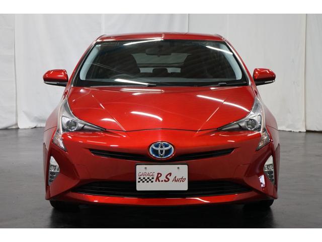 プリウス Sツーリングセレクション 禁煙車 HV車 点検記録簿 黒革シート 7インチナビTV バックカメラ 純正17AW ETC車載器 シートヒーター搭載 CD/DVD再生 Bluetooth接続 アイドリングストップ機能 オートライト(62枚目)