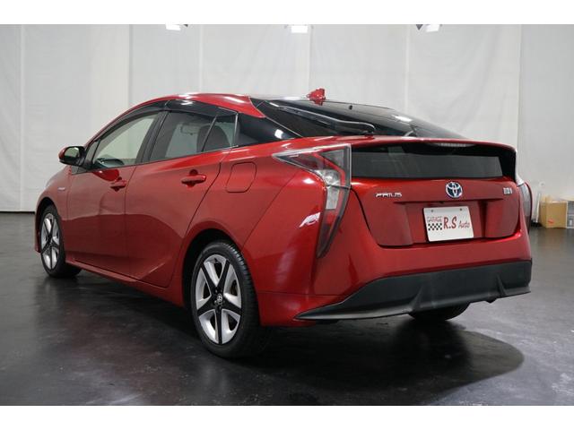 プリウス Sツーリングセレクション 禁煙車 HV車 点検記録簿 黒革シート 7インチナビTV バックカメラ 純正17AW ETC車載器 シートヒーター搭載 CD/DVD再生 Bluetooth接続 アイドリングストップ機能 オートライト(69枚目)