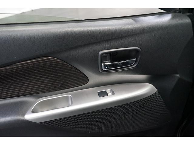 �Ή��ł��܂��B�܂����Y�Ԃ̉E�n���h�������łȂ��A���n���h���̎Ԃ��̔����т��������܂��B�N���[���f�B�[�[���Ԃ��戵���o���܂����A�����ԗ����戵�������Ē��������Ƃ��������܂��B���ЁA���Ђɂ��C�����������I