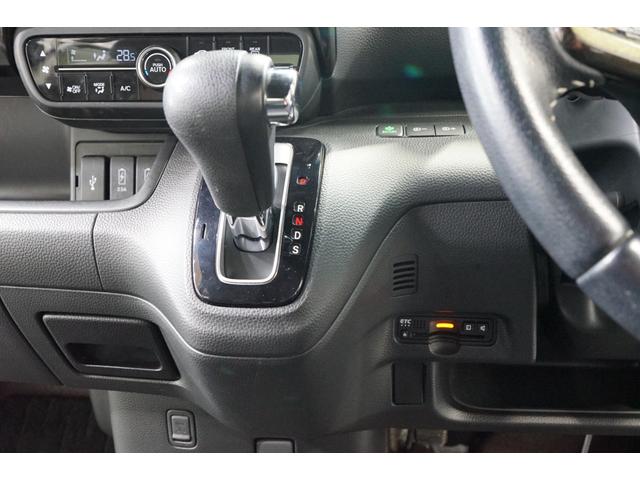 Ｎ－ＢＯＸカスタム Ｇ・Ｌターボホンダセンシング　禁煙車　軽自動車　両側電動スライドドア　衝突軽減ブレーキ　黒ハーフレザー　８型ナビＴＶ　バックカメラ　レーダークルーズ　ＣＤ／ＤＶＤ再生　Ｂｌｕｅｔｏｏｔｈ接続　ＥＴＣ　ＵＳＢ　オートライト　１５ＡＷ（11枚目）