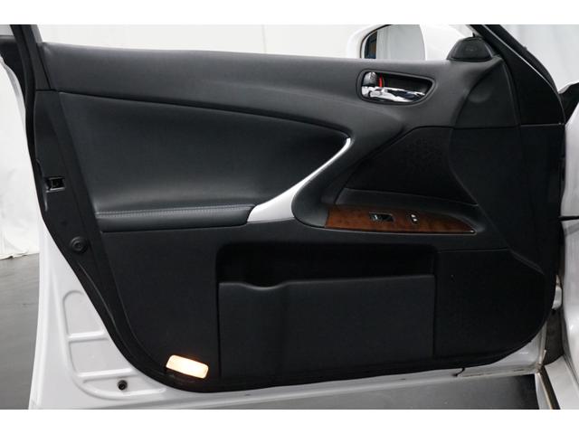 �Ή��ł��܂��B�܂����Y�Ԃ̉E�n���h�������łȂ��A���n���h���̎Ԃ��̔����т��������܂��B�N���[���f�B�[�[���Ԃ��戵���o���܂����A�����ԗ����戵�������Ē��������Ƃ��������܂��B���ЁA���Ђɂ��C�����������I