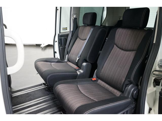 �㕔���Ȃ��O��V�[�g���l�A�_�[�N�J���[�̃V�[�g�ł��B�t���b�v�_�E�����j�^�[�𑕒�����΁A�܂�Ń��r���O���̂悤�ɉ��K�ɉ߂����܂��I�܂��W�l���̂��ԂȂ̂ŁA��l���ł̂��o�������L�X�A���K�ɉ߂����܂��I