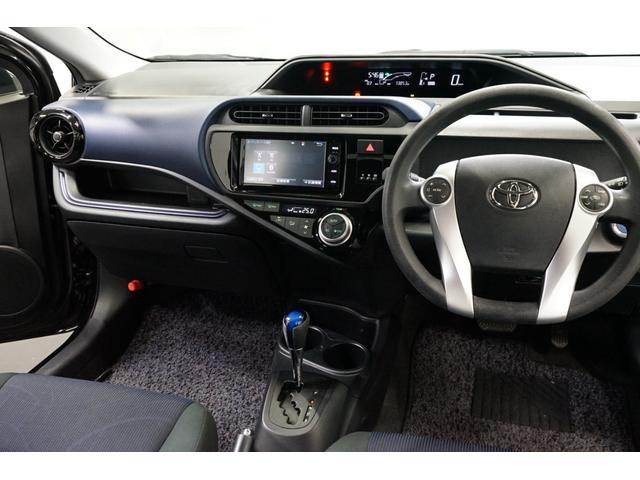 アクア Ｓ　ハイブリッド　禁煙車　ワンオーナー車　中期型　点検記録簿　ＴＶナビ　バックカメラ　ＣＤ／ＤＶＤ再生　Ｂｌｕｅｔｏｏｔｈ接続　ビルトインＥＴＣ　スマートキー　フルセグ　オートライト　１５ＡＷ　アイドリングストップ機能（32枚目）