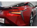 ＬＣ５００　Ｓパッケージ　フルエアロ　ＴＶナビ　バックカメラ　プリクラッシュ　禁煙車　カーボンルーフ　可動式リアウィング　レーダークルーズ　クリアランスソナー　ハーフレザー　スマートキー　ＥＴＣ付　フルセグ　Ｂｌｕｅｔｏｏｔｈ(24枚目)