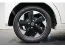 【リア右側タイヤの全体】こちらの車輌は画像のようなホイールを装着しております。純正や社外ホイールに変えたい!というお客様は、営業スタッフまでご相談ください。一緒に自分好みの1台に仕上げていきましょう!