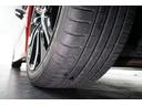 【後輪タイヤの残り溝】こちらの車輌のタイヤ残り溝は画像の通りです。調べる際にはご参考ください。内外装問わず、とにかく徹底清掃・洗浄を行っております。私たちは自信をもって次なるお車をご提供いたします!!