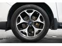 【フロント左側タイヤの全体】こちらの車輌は画像のようなホイールを装着しております。別のホイールに変えたい!というお客様は、営業スタッフまでご相談ください。一緒に自分好みの1台に仕上げていきましょう!!