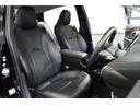 シートはブラックのレザーシートとなっています。ダークカラーなので汚れが目立ちにくいのもポイントですね☆また、前列にはシートヒーターを搭載しているので寒い季節のドライブも快適に過ごすことができるんです！