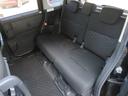 後部座席も前列シートと同様、ブラックのシートになっています。シートはスレや汚れなどはあまりなく、使用感の少ない状態です。走行距離はとても少ないお車になっています。車内状態も非常に良好です（＾Ｏ＾）！！