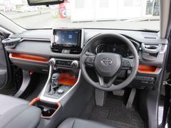 ５０系トヨタのＲＡＶ４現行モデルが入荷！！レギュラーで走行する４ＷＤのお車です。車両重量１６３０ｋｇ・ＷＬＴＣモード燃費は１５．２ｋｍ／Ｌ・直列４気筒エンジン・１７１馬力のお車です（※カタログ参照）。 2