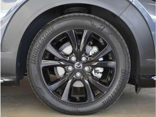 �y�����A���~�z�C�[���z�O�ςɃ}�b�`���������A���~�z�C�[���𑕒����Ă���܂��B�m�[�}���^�C���A�X�^�b�h���X�^�C�����L���}�c�_�ɂ��C�����������B